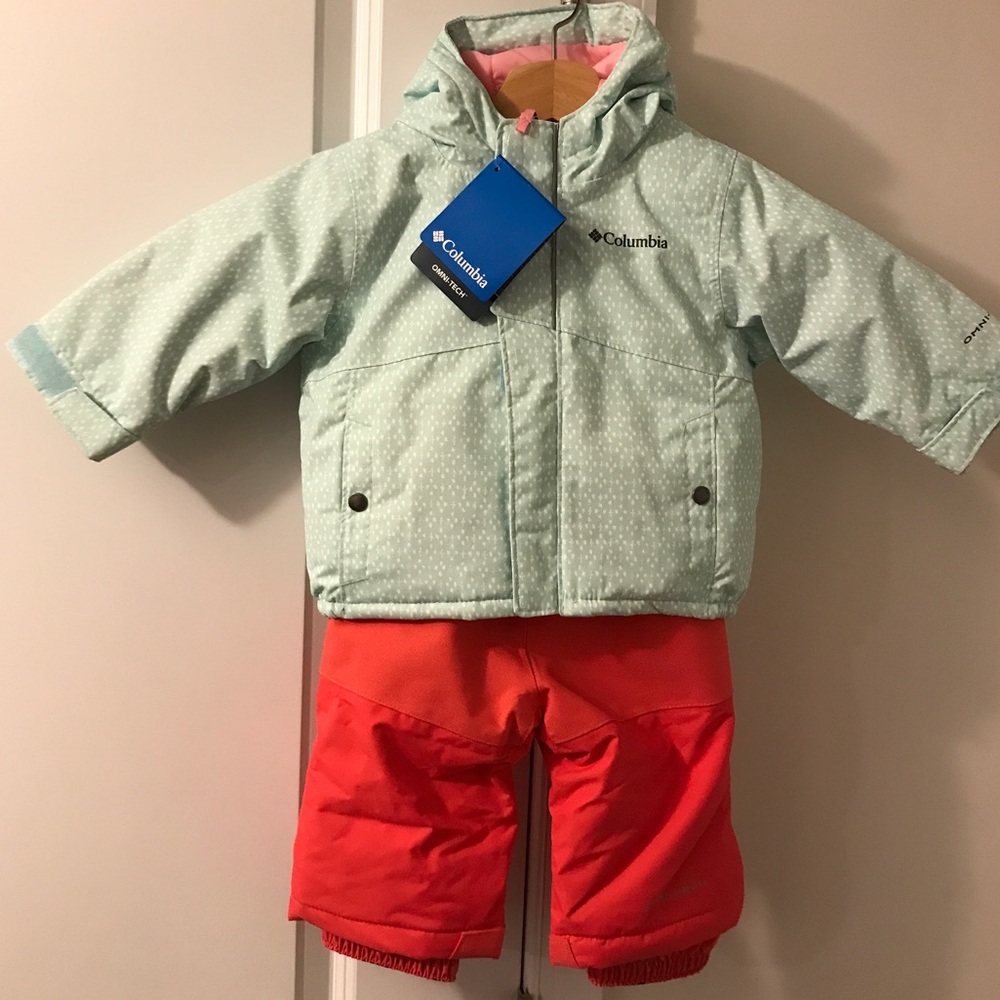 New Columbia Buga Baby Snowsuit Set. Size- 6-12 months old baby